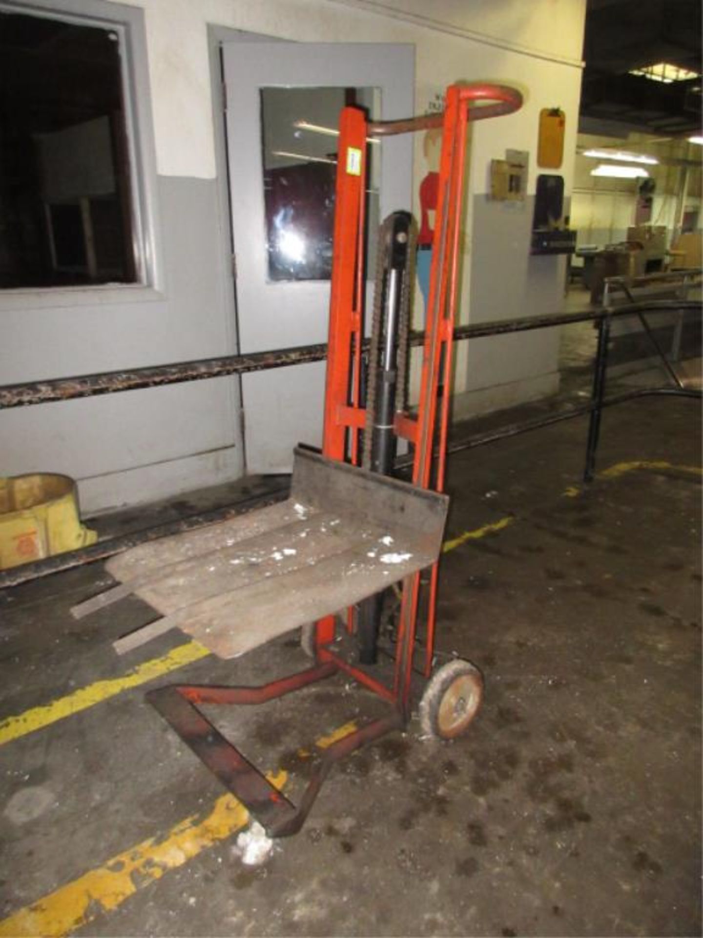 Wesco Hydraulic Platform Lift, foot operated. HIT# 2179386. twister area. Asset Located at 10 Valley - Image 2 of 2