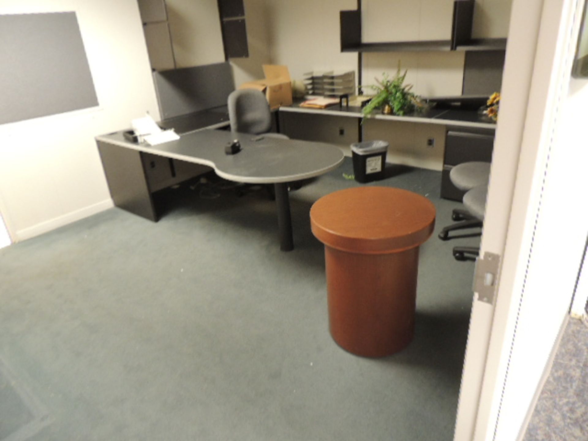 Office Cubicles & Contents. Lot: (8) offices w/ wooden and metal desks, file cabinets and lateral - Image 16 of 47