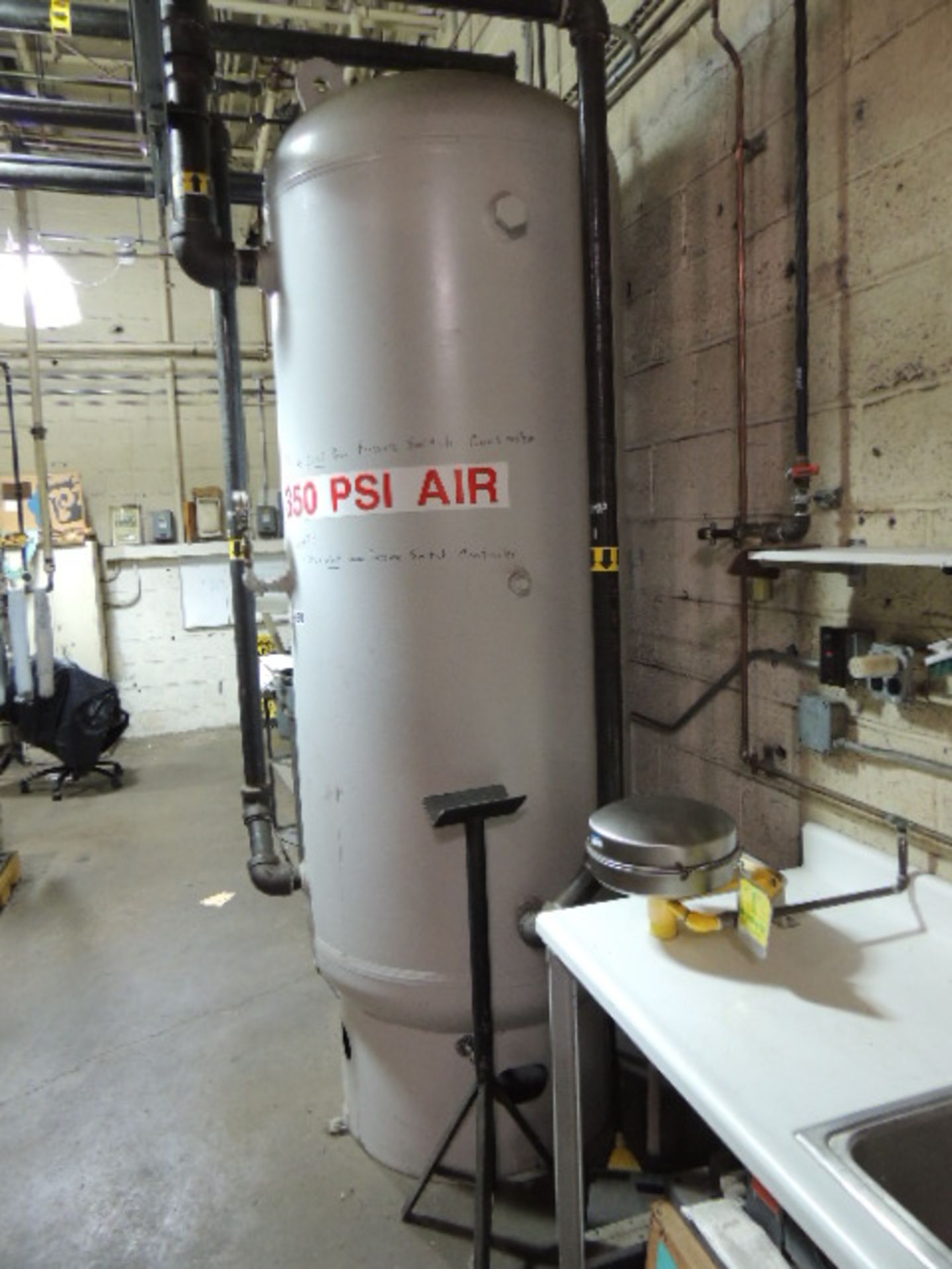 ASME 350psi Air receiver, 200gal.pressure vessel, w/ 2 Allen Bradley pressure control switches.