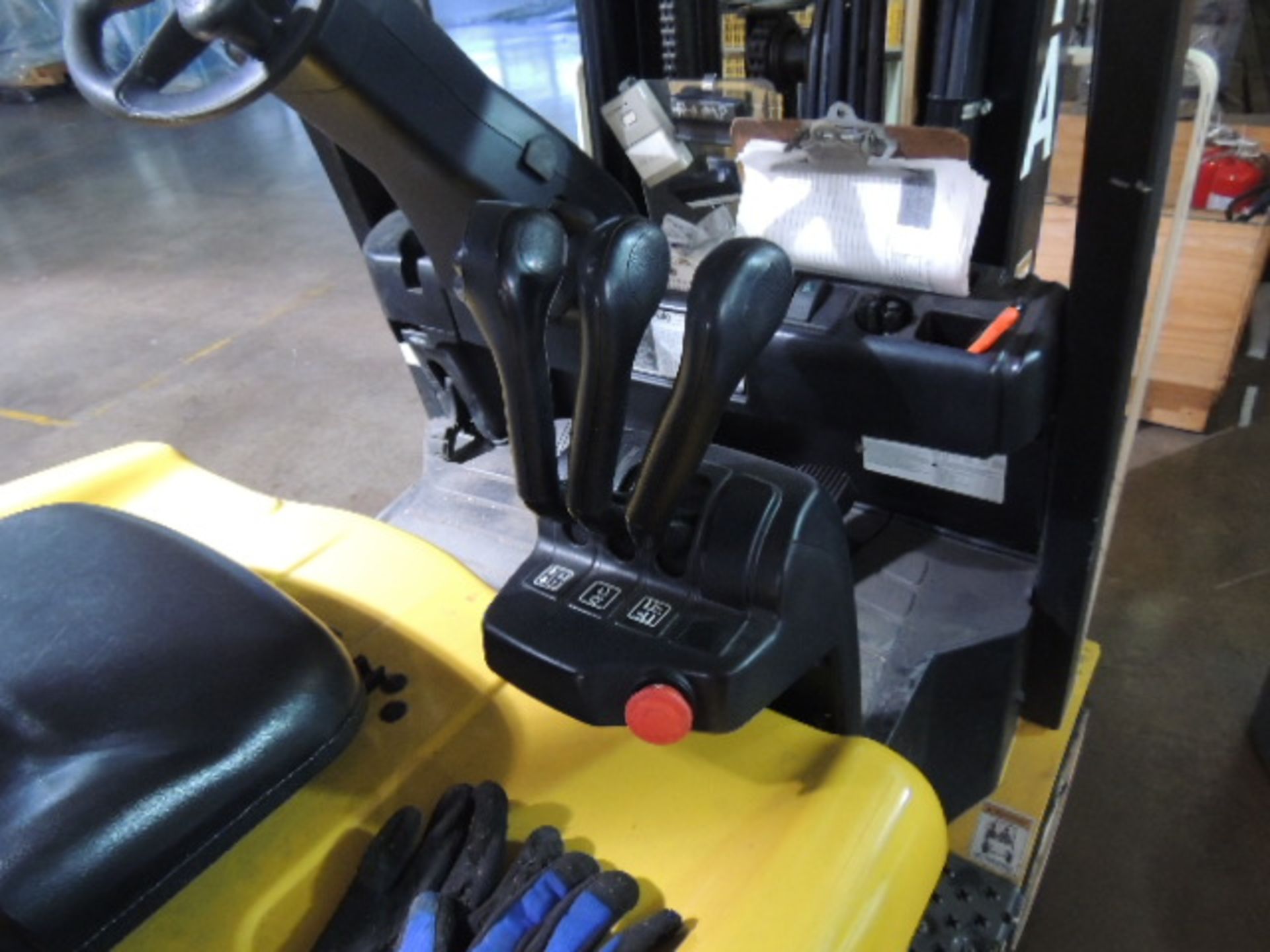 Yale ERC050VGN36TE04 Forklift, 4400lb capacity, 42" forks, 3 stage mast, side shift, electric, w/ - Bild 6 aus 12