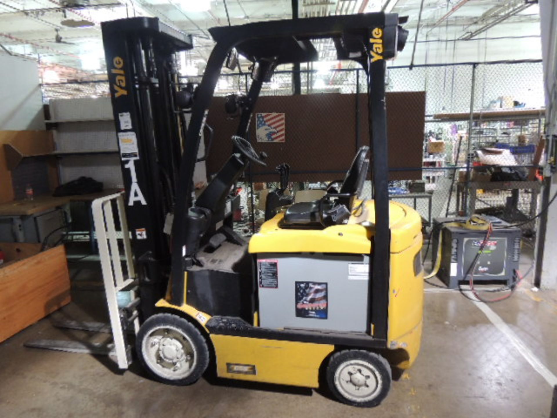 Yale ERC050VGN36TE04 Forklift, 4400lb capacity, 42" forks, 3 stage mast, side shift, electric, w/