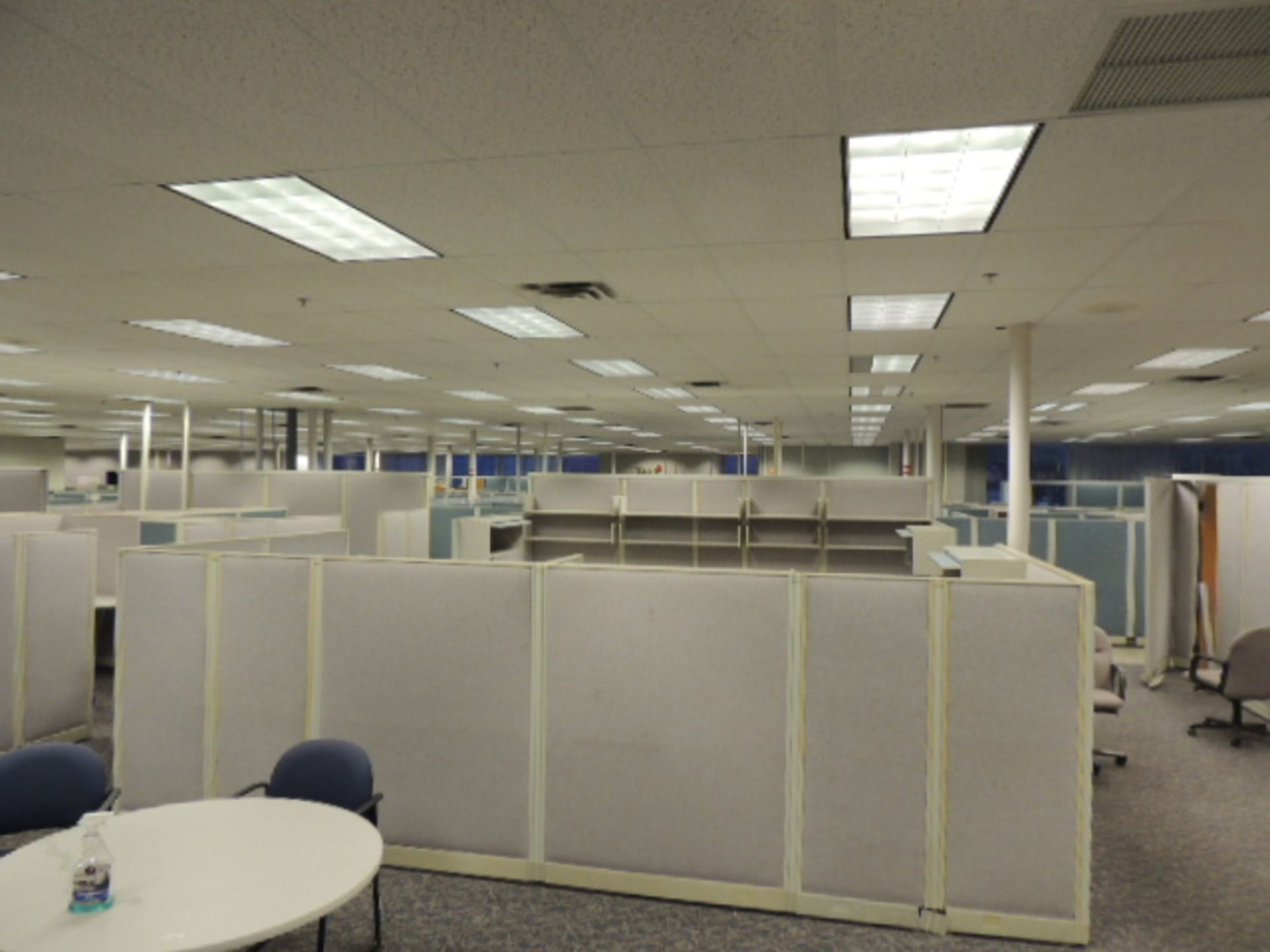 Office Cubicles & Contents. Lot: (8) offices w/ wooden and metal desks, file cabinets and lateral - Image 14 of 47