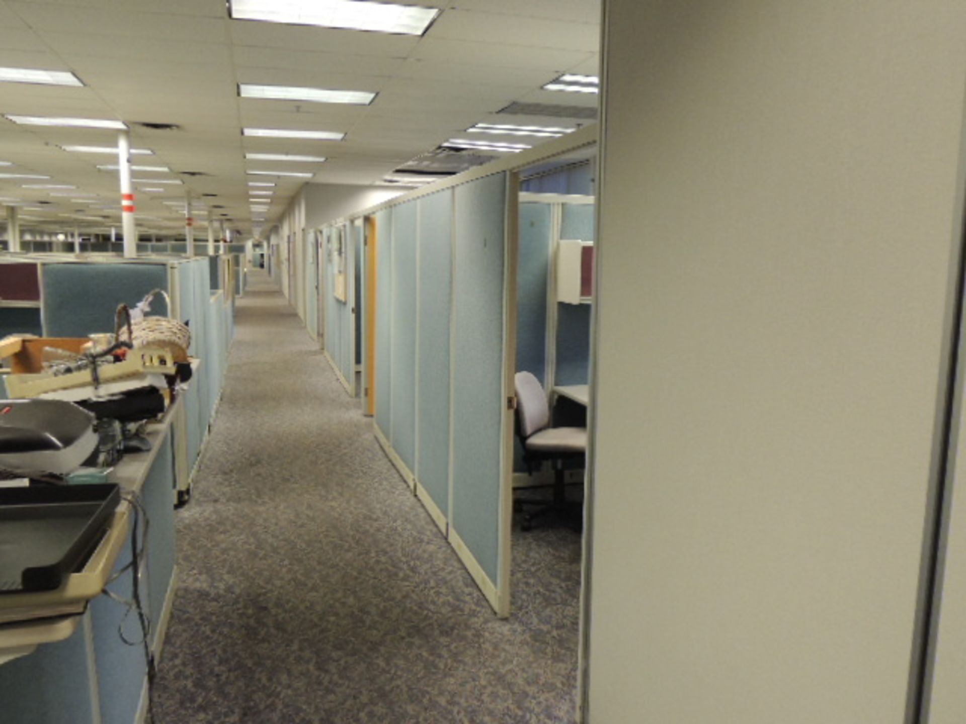 Office Cubicles & Contents. Lot: (8) offices w/ wooden and metal desks, file cabinets and lateral - Image 31 of 47