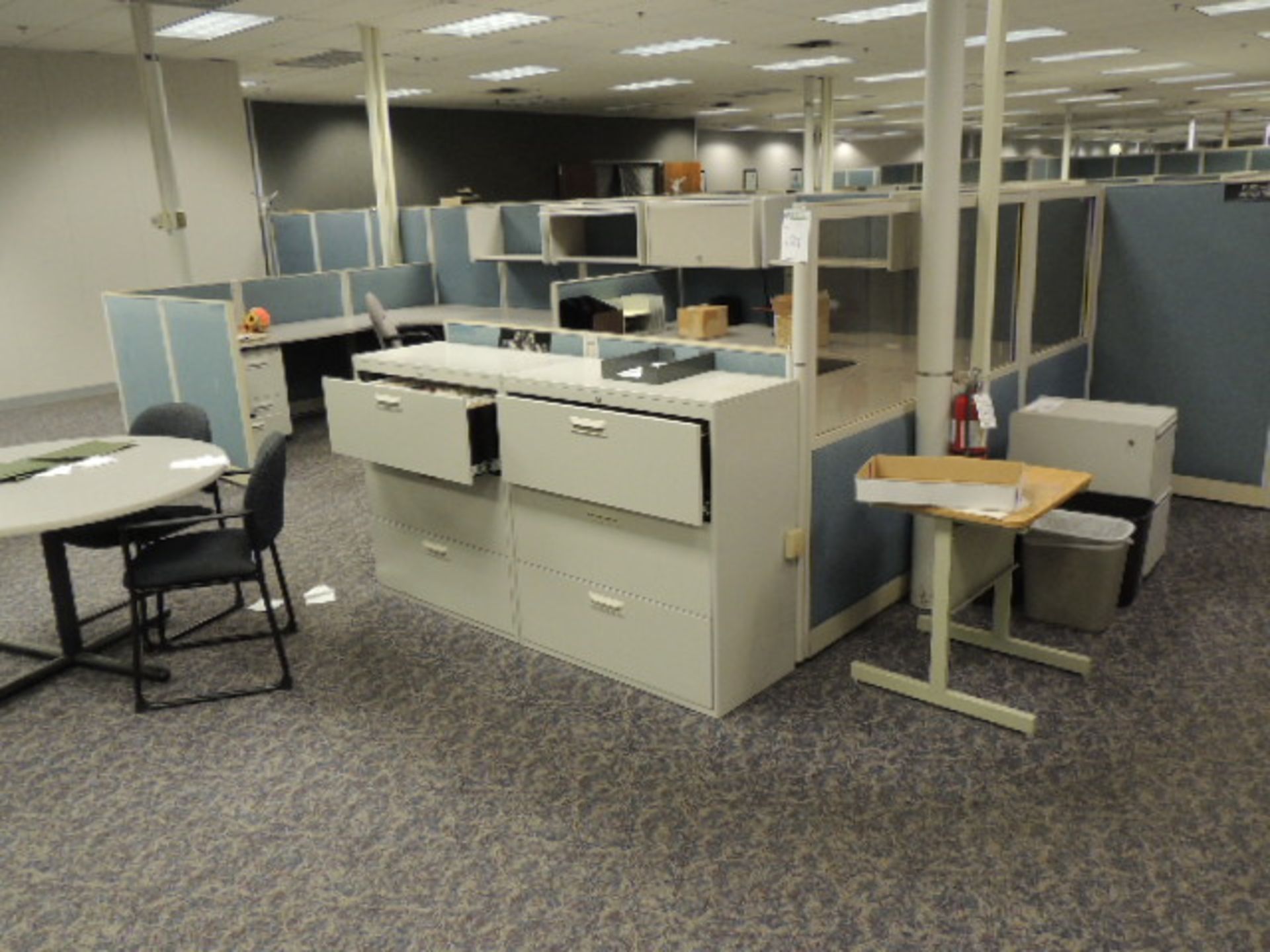 Office Cubicles & Contents. Lot: (8) offices w/ wooden and metal desks, file cabinets and lateral - Image 37 of 47