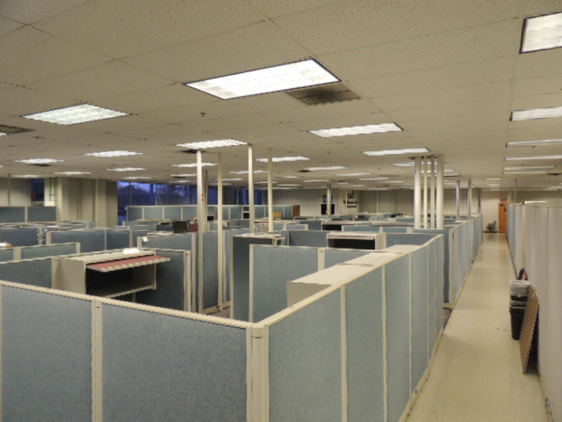 Office Cubicles & Contents. Lot: (8) offices w/ wooden and metal desks, file cabinets and lateral - Image 20 of 47