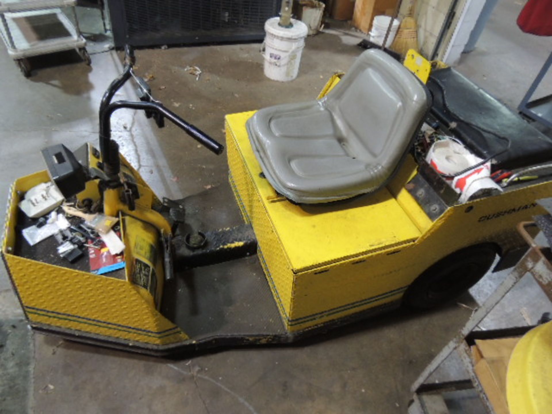 Cushman Electric tug cart, yr. 1999, internal charger. SN# 99000378. HIT# 2192272. East compressor - Image 3 of 8