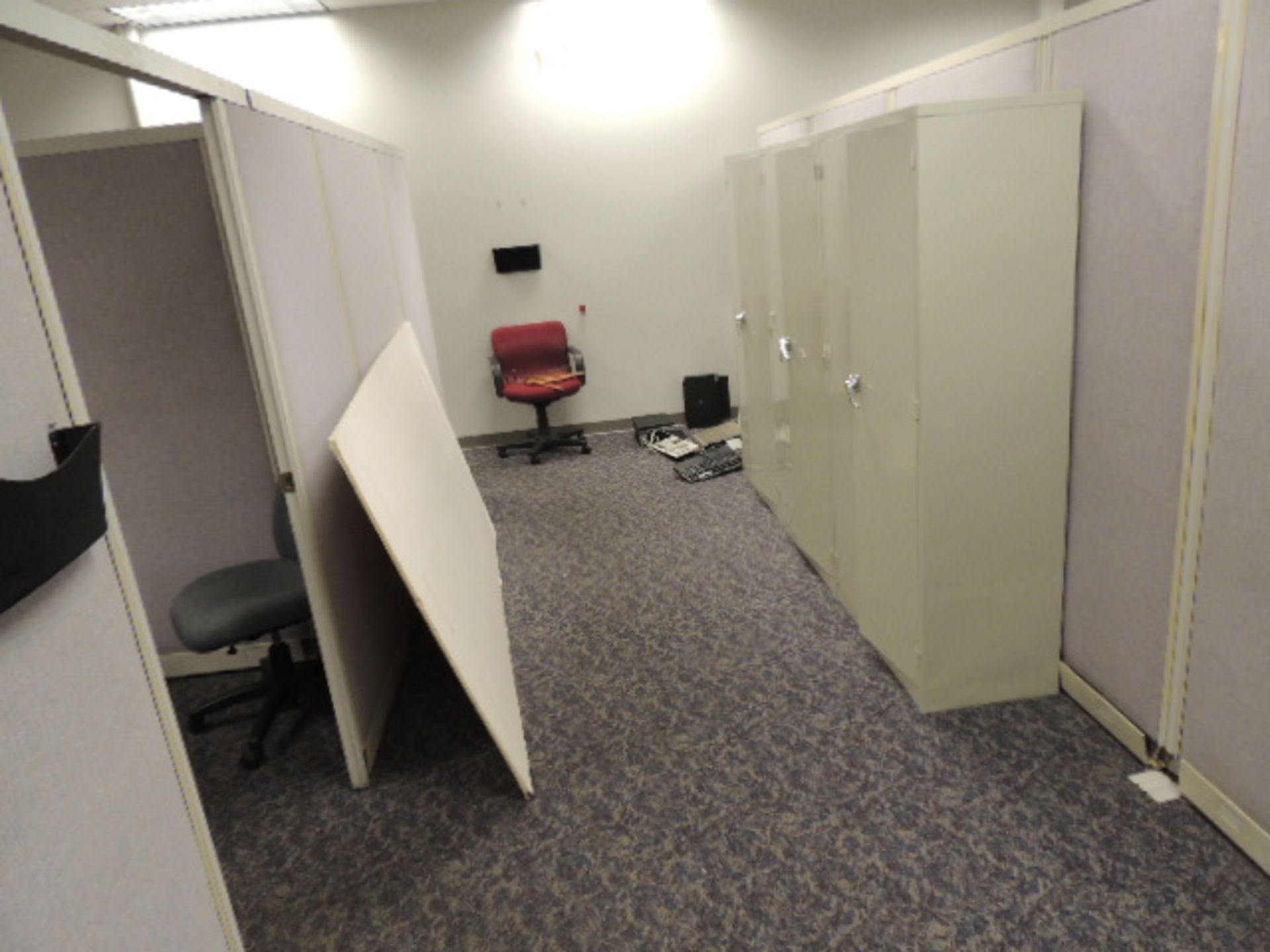 Office Cubicles & Contents. Lot: (8) offices w/ wooden and metal desks, file cabinets and lateral - Image 17 of 47