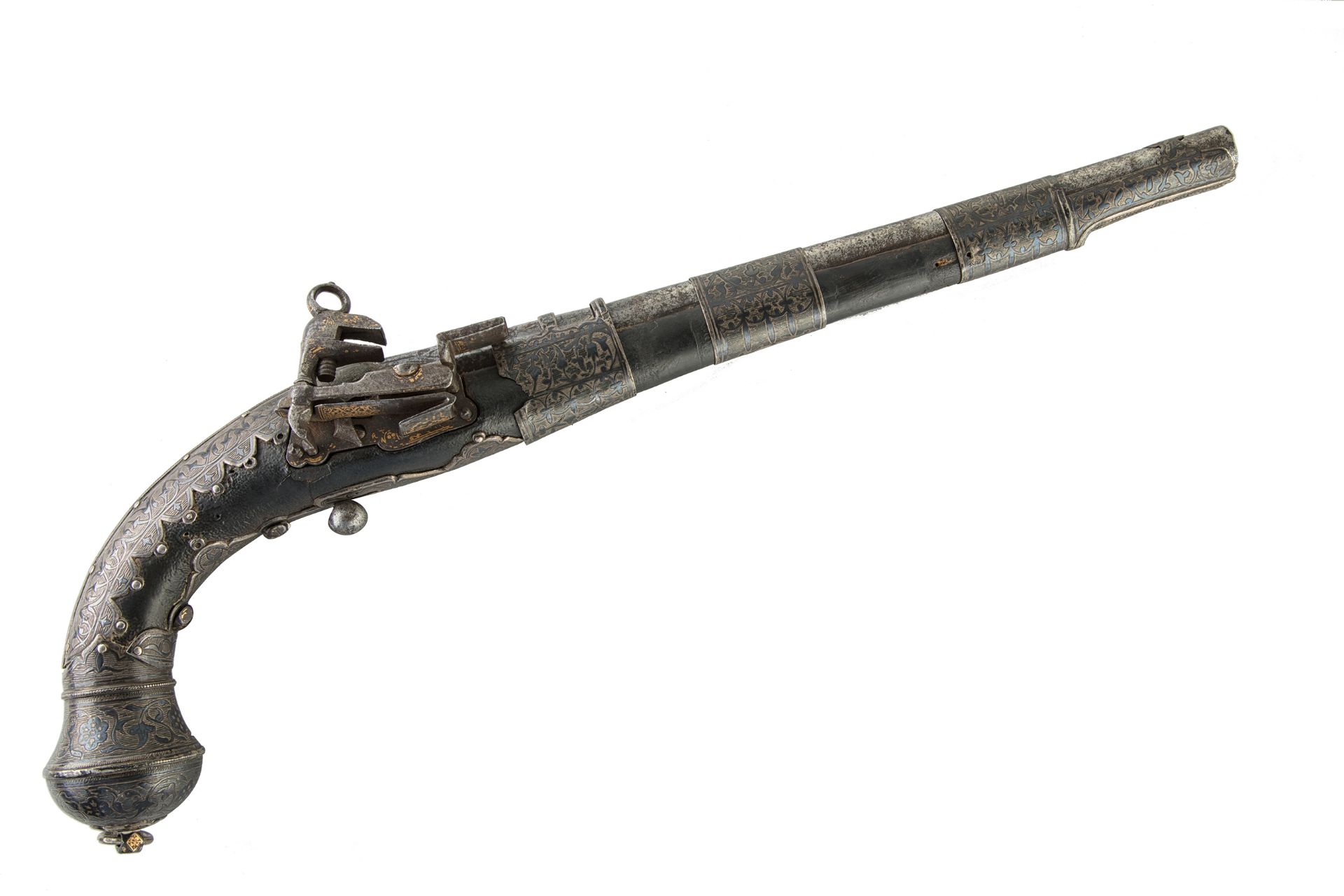 CAUCASIAN PISTOL - with silicon lock 1850-1870 The barrel of made of Damascus steel, [...]