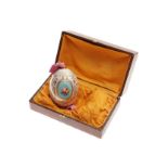 PORCELAIN EASTER EGG DECORATED WITH ARABESQUE ORNAMENT, FLORAL GARLANDS - [...]