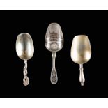 THREE SILVER TEA SHOVELS Russian, Moscow, Fabergé and Ivan Khlebnikov, last third 19th century One