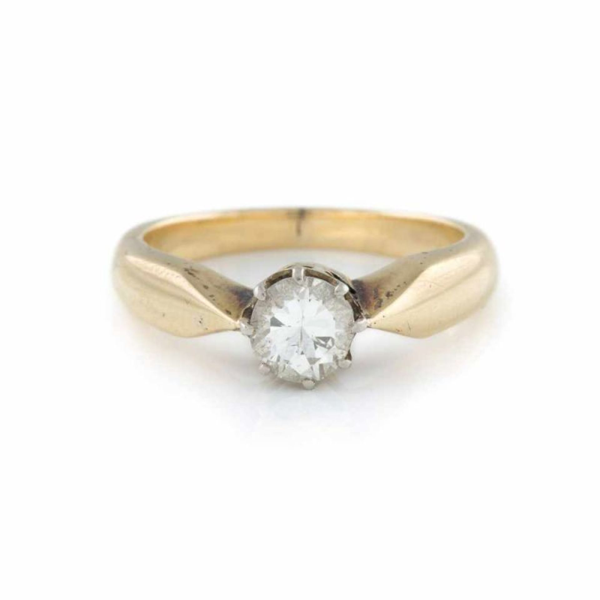 RING MIT BRILLANT-SOLITAIRE Gelbgold. Ringmaß ca. 52, Ges.-Gew. ca. 4,8 g. Gest. 585. Ein Brillant-