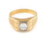 BRILLANT-SOLITAIRE-RING Gelbgold. Ringmaß ca. 65, Ges.-Gew. ca. 6,5 g. Gest. 750. Brillant-Solitaire