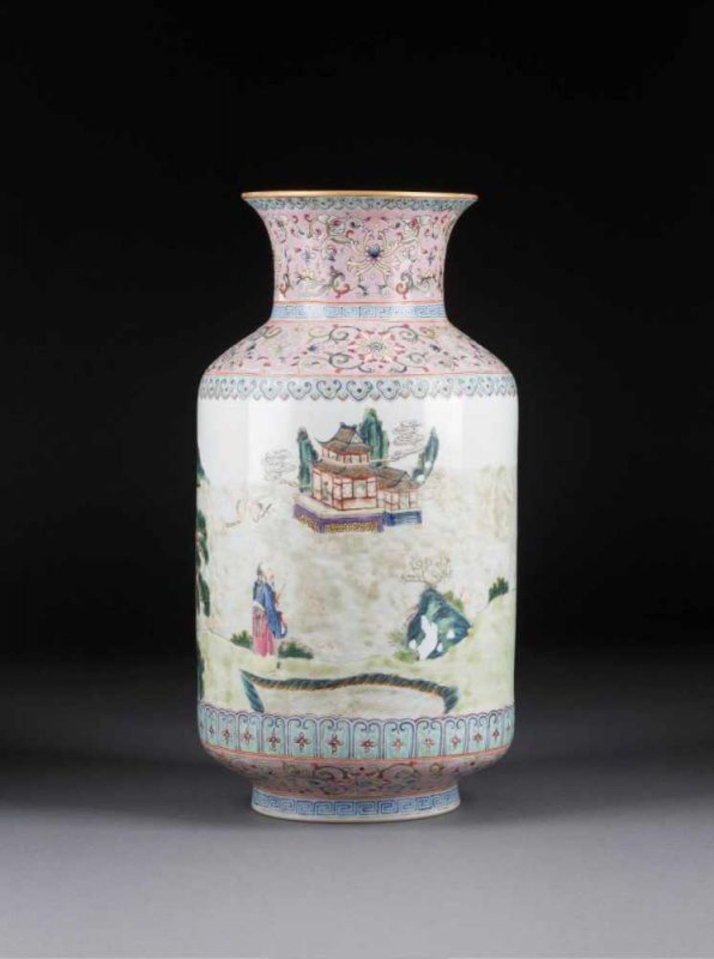 VASE MIT FIGÜRLICHER SZENE IN BERGLANDSCHAFT China, 19. Jh. Porzellan, polychrome Aufglasurbemalung.