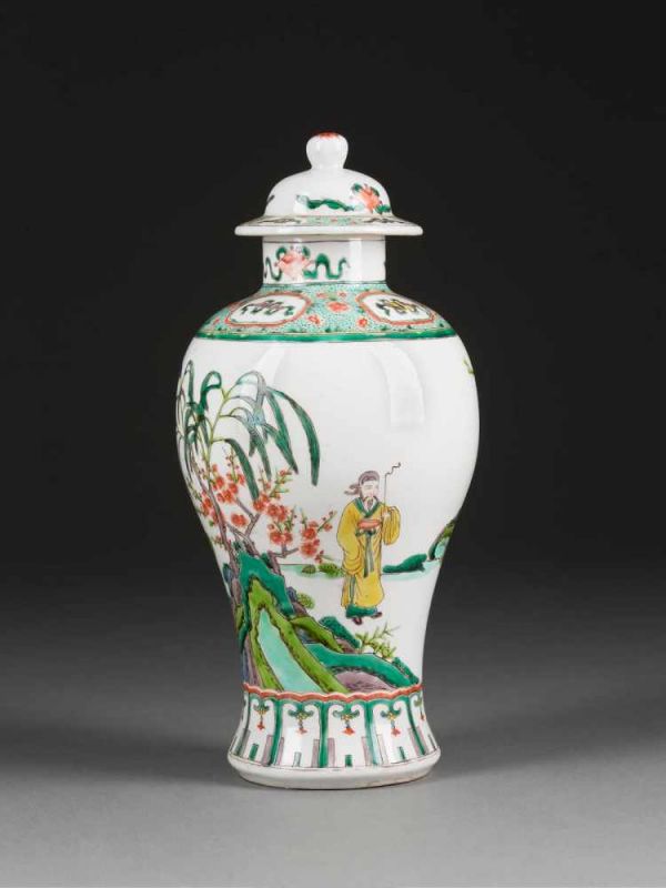 DECKELVASE MIT FIGÜRLICHER SZENE China, 20. Jh. Porzellan, polychromer Aufglasurdekor. H. 29,2 cm. - Bild 2 aus 2