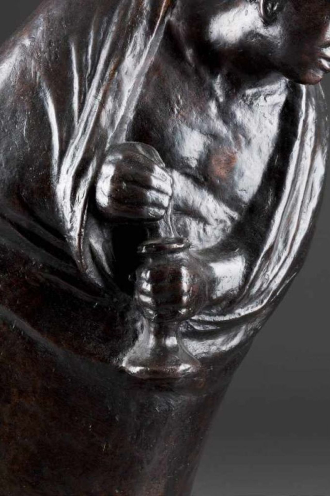 ERNST BARLACH 1870 Wedel - 1938 Rostock 'DER EINSAME' Bronze, dunkel patiniert. Ges.-H. 58,7 cm. Auf - Image 2 of 4