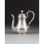 KAFFEEKANNE Russland, Moskau, Sasikow, 1854 Silber, innen vergoldet. H. 21,3 cm, 741 g. Punziert mit