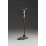 PAUL WUNDERLICH 1927 Eberswalde - 2010 Saint-Pierre-de-Vassols MONDSICHELSTELE Bronze, dunkel