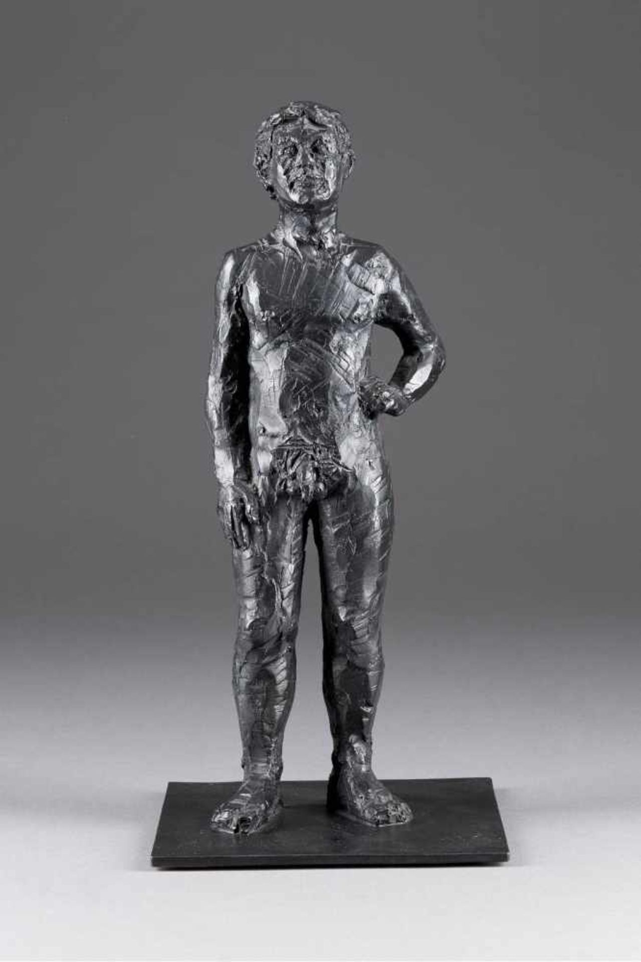 STEPHAN BALKENHOL 1957 Fritzlar STEHENDER MÄNNERAKT Bronze, schwarz patiniert. H. ca. 42,5 cm. Auf