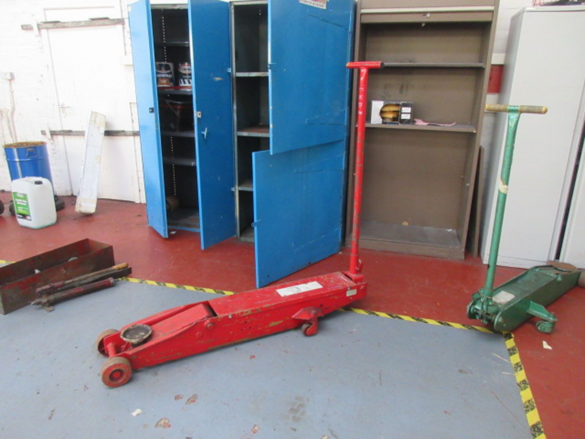 Taskmaster TMT J6AC 6000kg trolley jack. Sn 029743 (1996) Holehouse Road. Garage workshop.