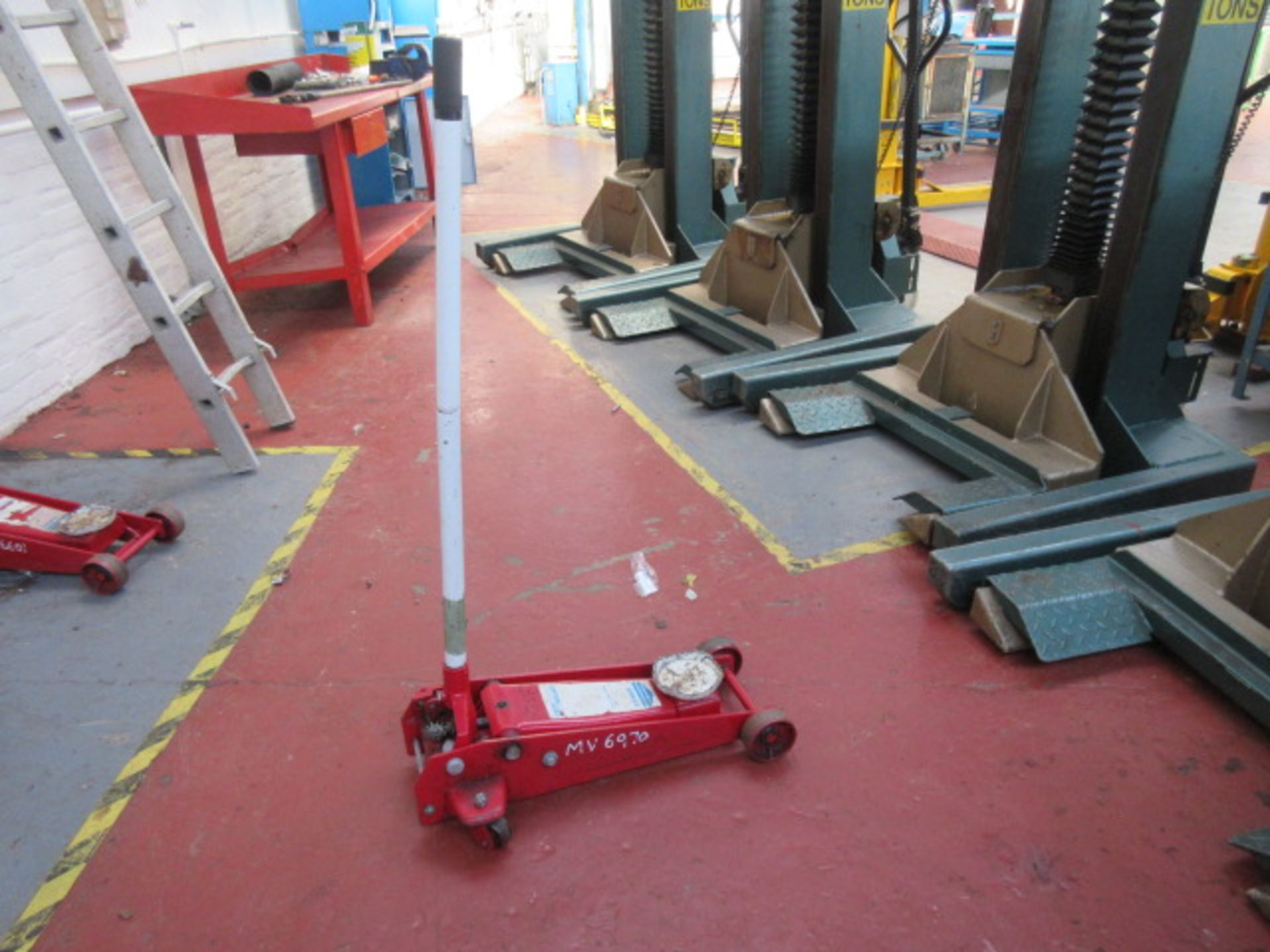 Sealey Yankee 3 ton trolley jack. Holehouse Road. Garage workshop.