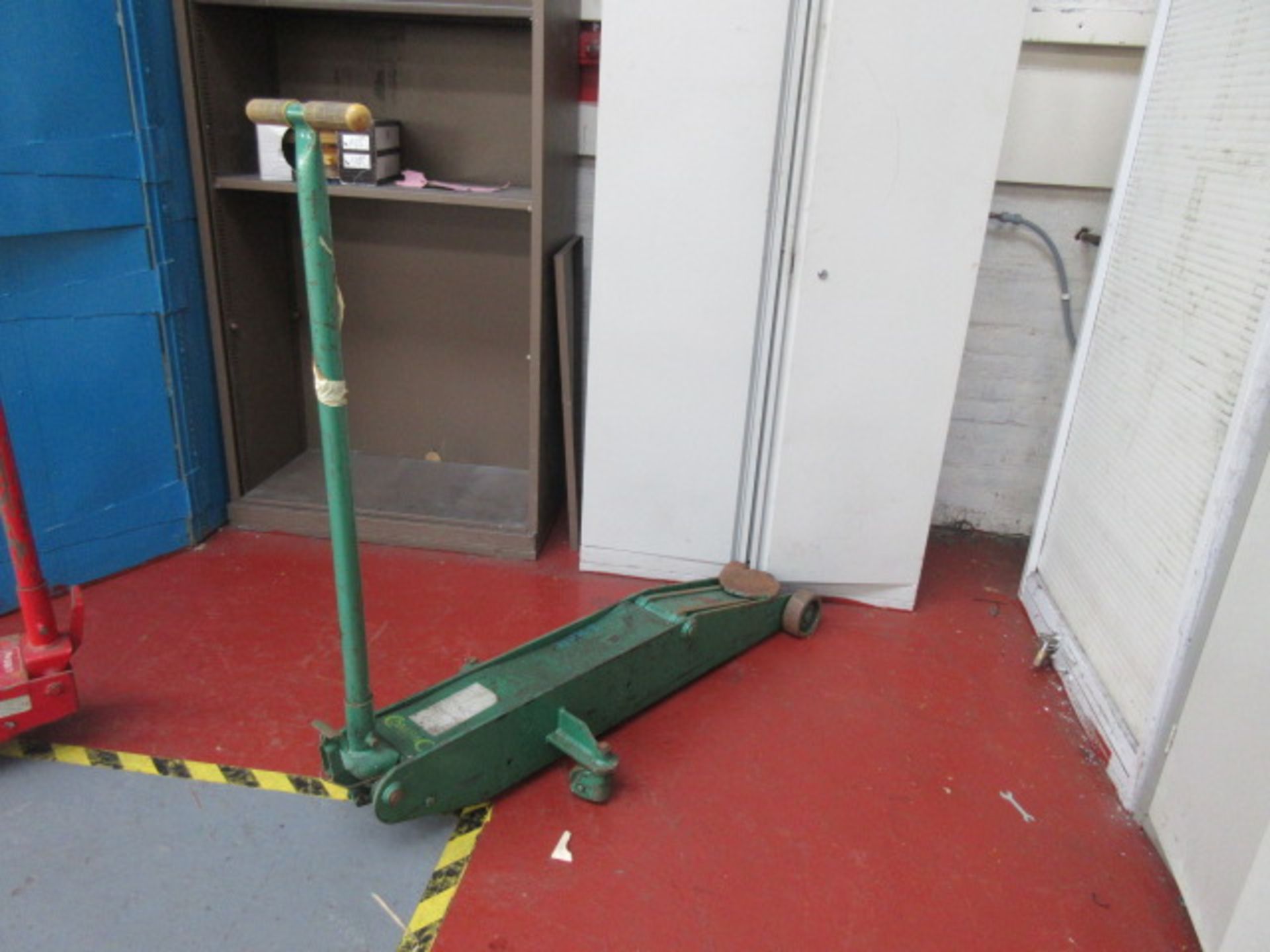 Compac trolley jack. Holehouse Road. Garage workshop.