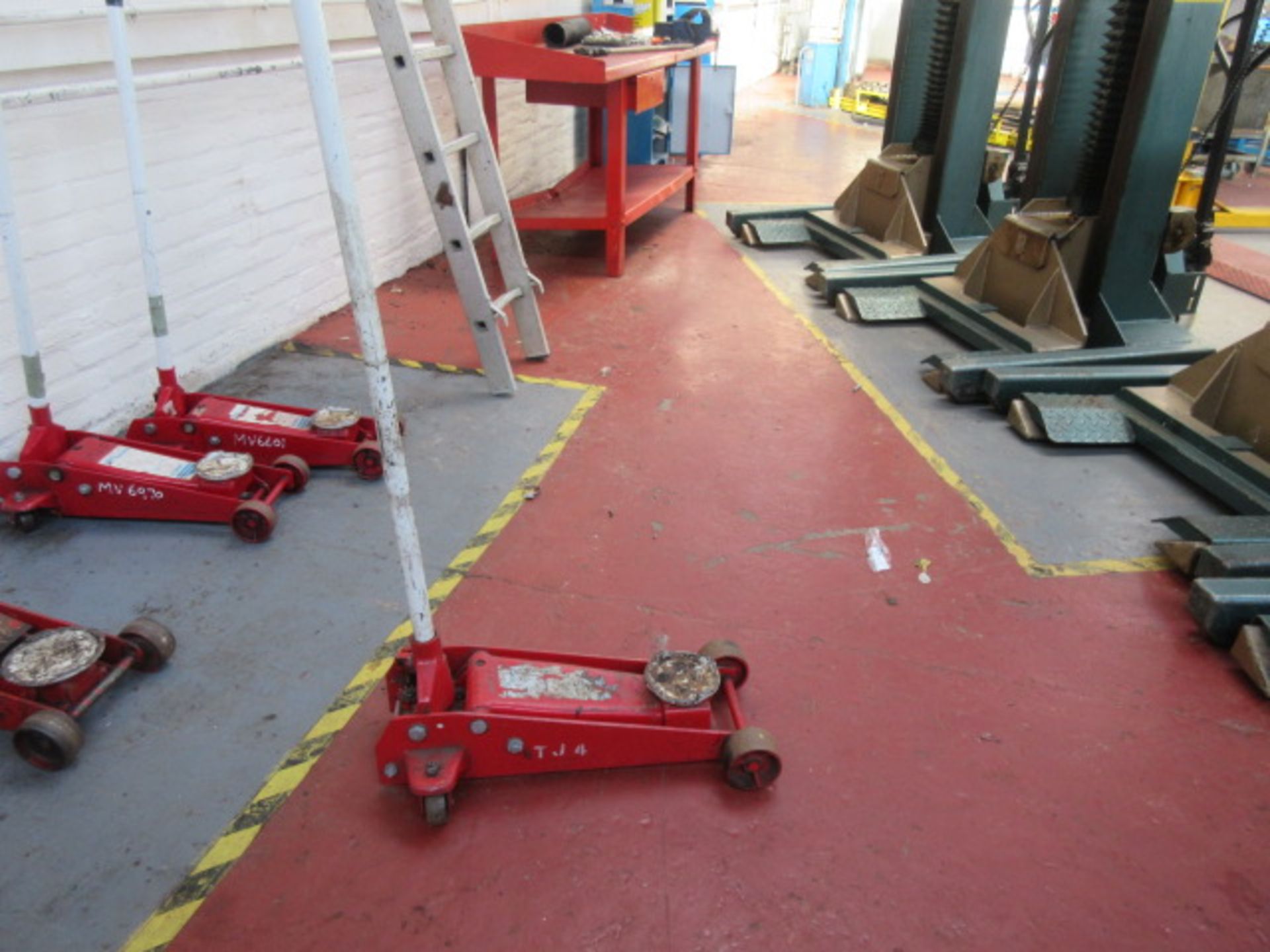 Sealey Yankee 3 ton trolley jack. Holehouse Road. Garage workshop.