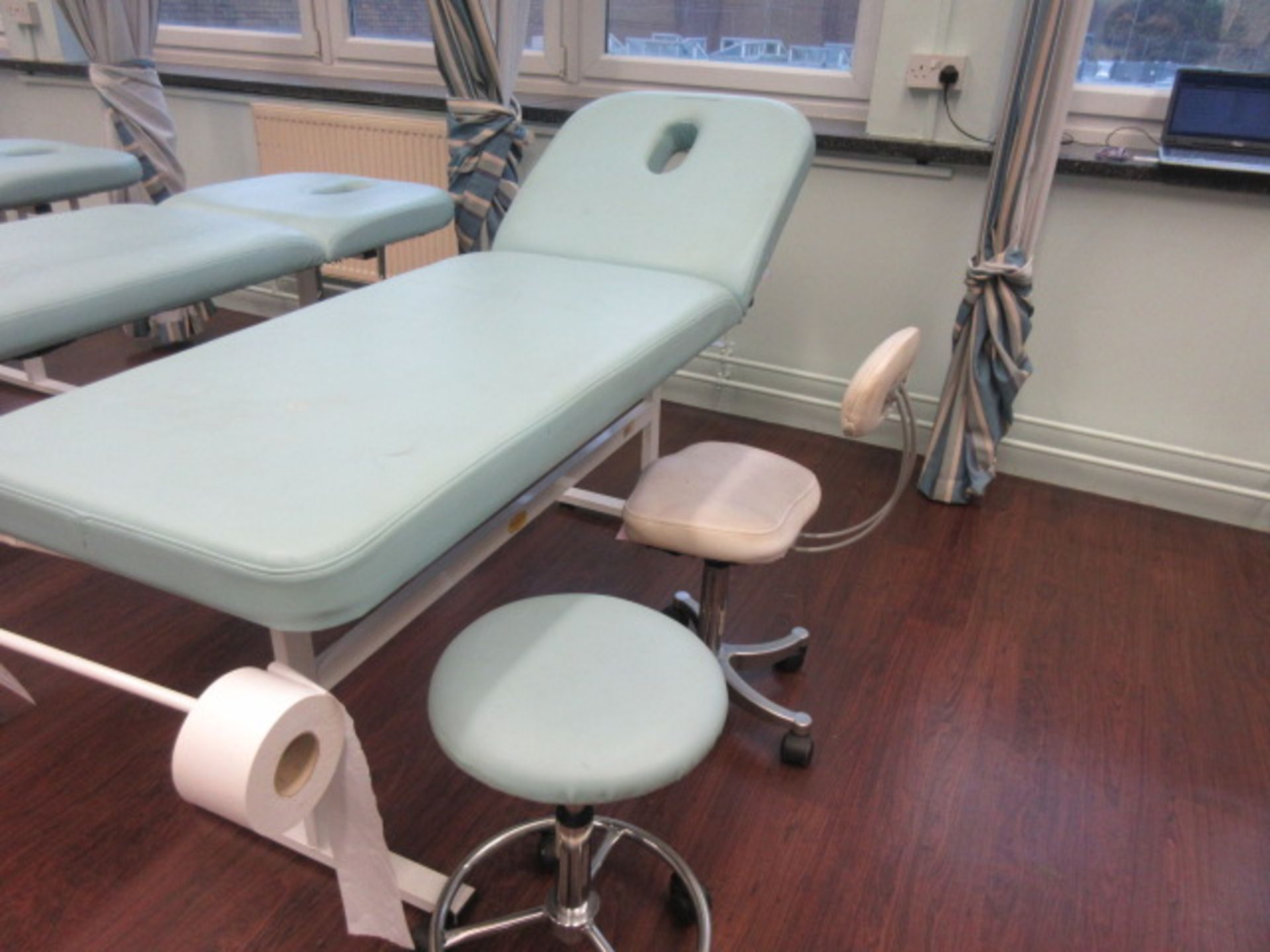 Silhouette Dermalift Treatment / Massage Bed. Lift up head end with through breather hole and bottom - Image 2 of 2