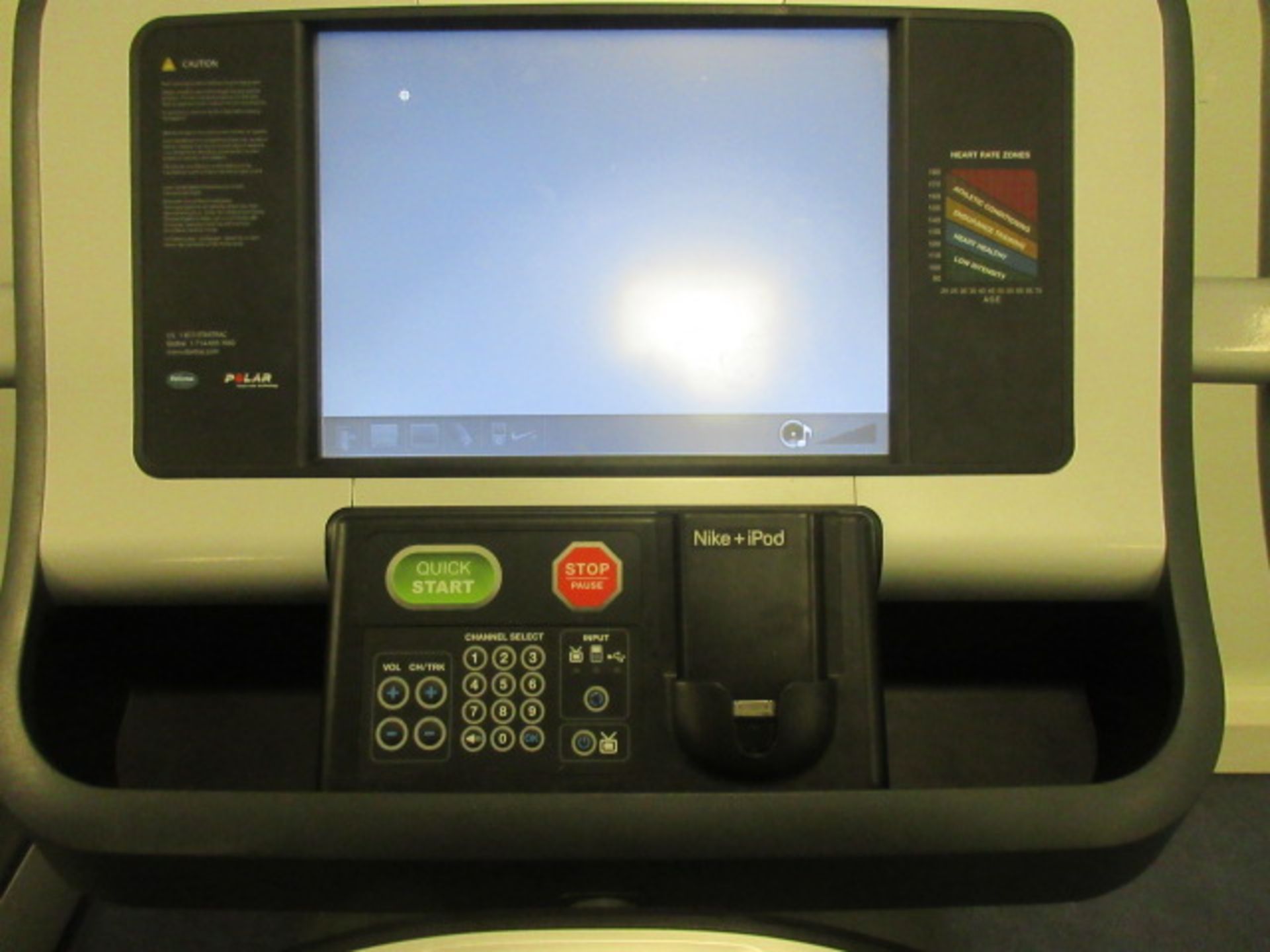 Star Trac E TRX Running Machine. Touch screen control. Nike+ ipod docking station Townholm Site. - Bild 2 aus 2