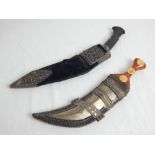 Yellow metal mounted horn jambiya, white metal mounted kukri, both c.