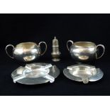 Mappin & Webb 1892 silver presentation twin handle sugar bowl, rubbed Regimental crest, 10.2cm dia.