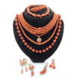 Early 20th century coral cluster necklace, 39cm l, with a small quantity of similar coral jewellery,