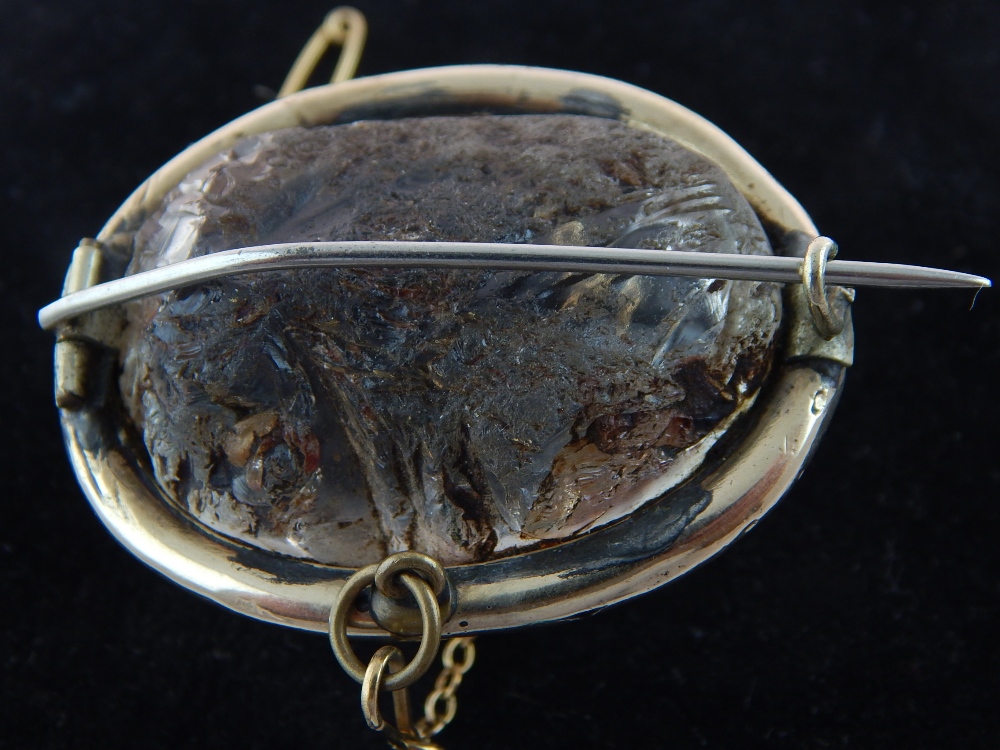 Late Victorian agate brooch, with gilt metal mounts, - Image 6 of 6