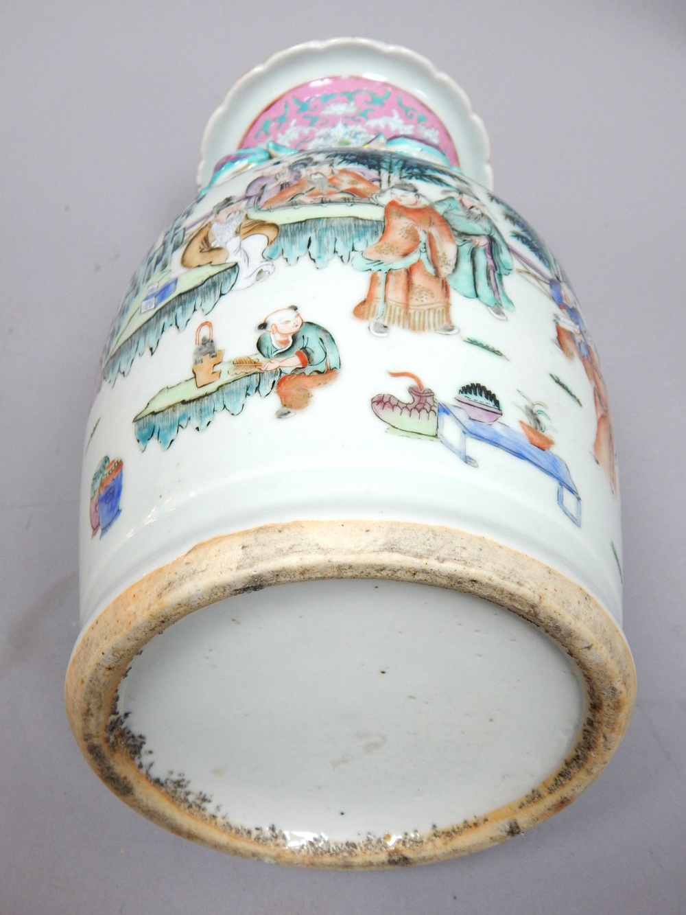 Late 19th / early 20th century Chinese porcelain vase, famille verte, decorated with a continuous - Bild 4 aus 5