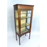 Edwardian boxwood strung mahogany display cabinet on square tapered legs, 142 cm H