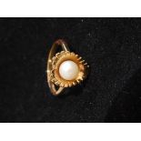 9ct yellow gold and pearl leaf shaped dress ring