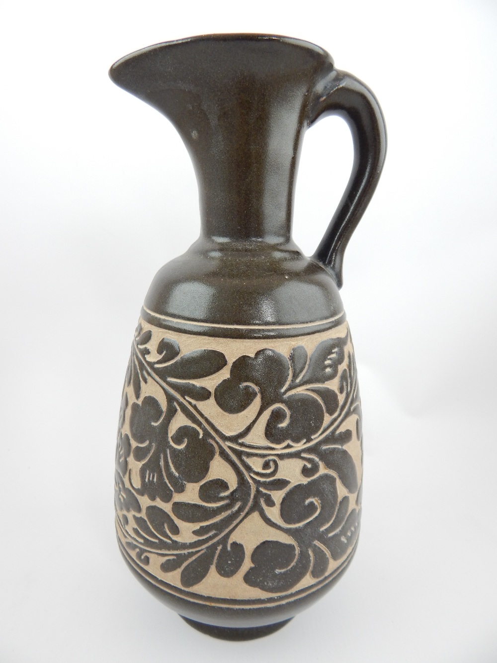 Chinese Cizhou porcelain ewer, the central band with floral design, 27cm h. - Image 2 of 3