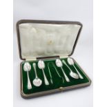 Cased set of six George V silver teaspoons and tongs, Mappin and Webb, Sheffield 1913.