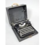 Underwood portable Qwerty typewriter and case, approx. 23cm roller.