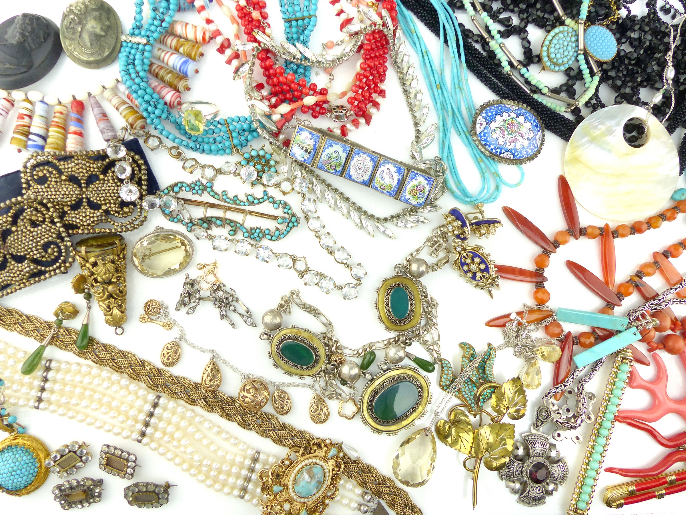 A large, miscellaneous collection of costume jewellery including brooches, pendants, necklaces,