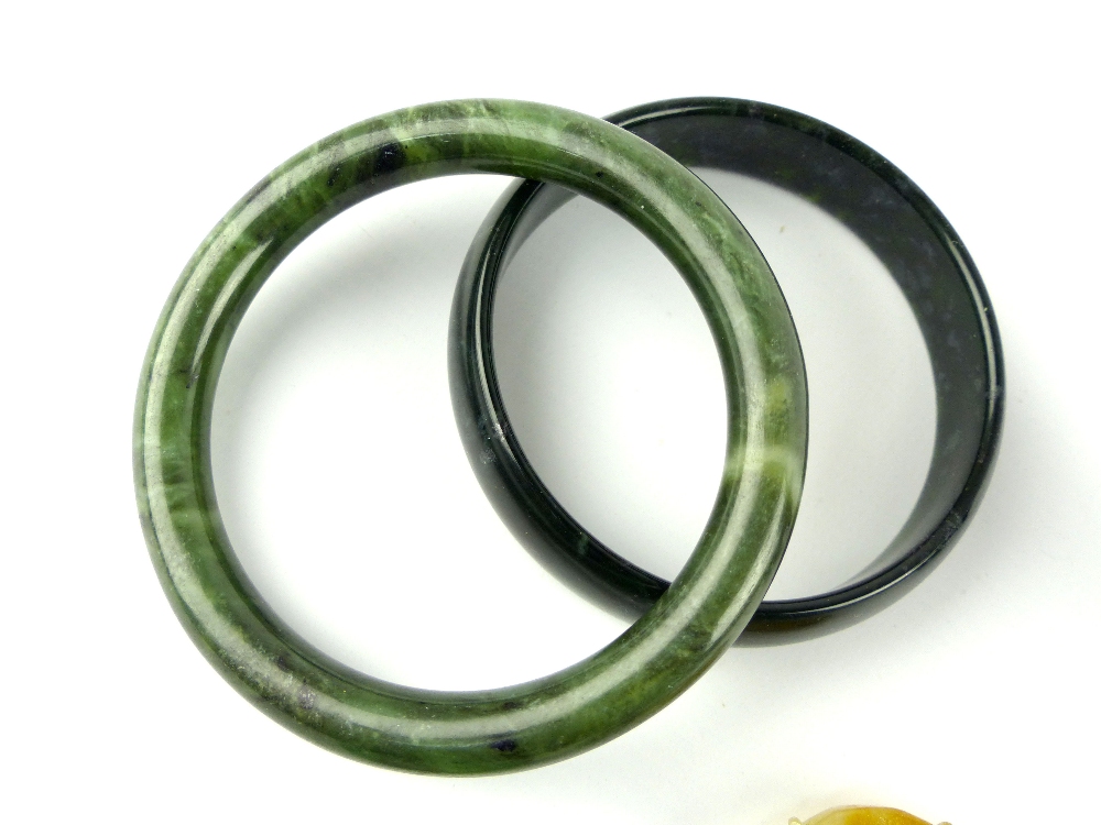 Collection of Chinese and Asian carved jade and jadeite comprising a model of a ram, two bangles and - Image 4 of 5