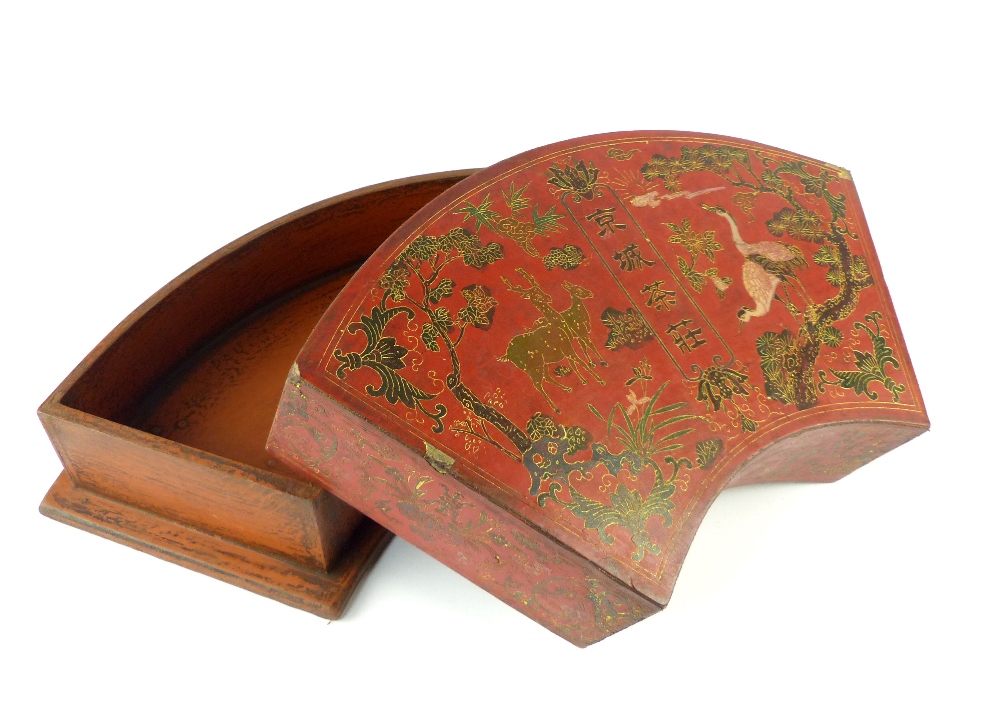 Chinese scarlet lacquer crescent shaped box and cover decorated with cranes 32 cm - Image 3 of 4