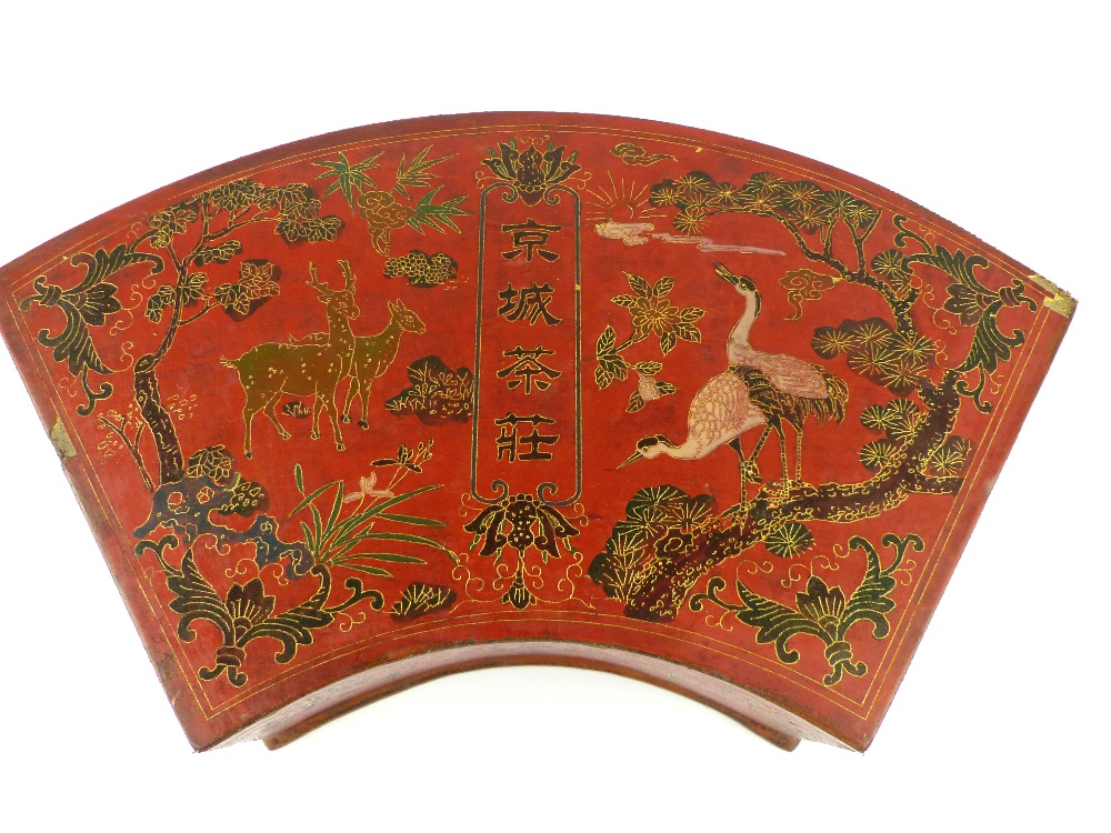 Chinese scarlet lacquer crescent shaped box and cover decorated with cranes 32 cm - Image 2 of 4