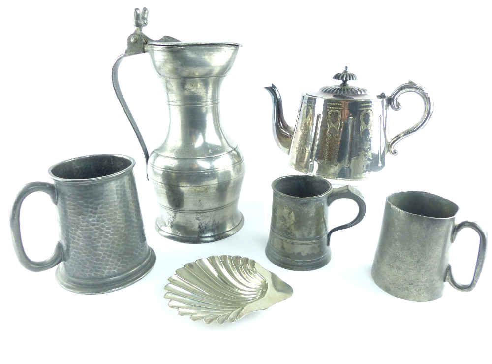 18th C pewter lidded water jug with acorn thumb lift, 27.8cm, and other metalware. - Image 2 of 10