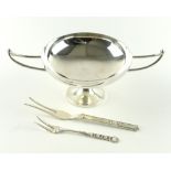 Edwardian Arts & Crafts silver bonbon dish, "wishbone" handled on raised foot, Searle & Co,