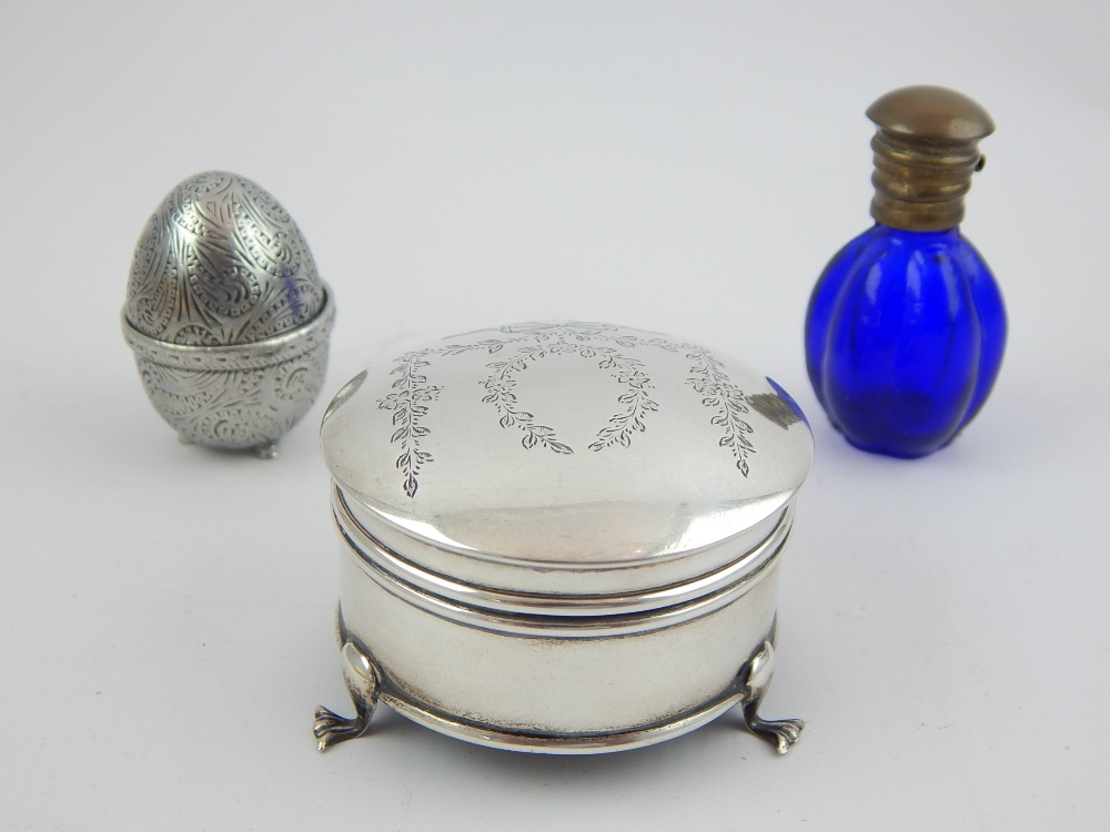 George V circular engraved silver trinket box, - Image 2 of 6