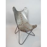 Hammered metal, swing chair with rope finish, tubular legs.