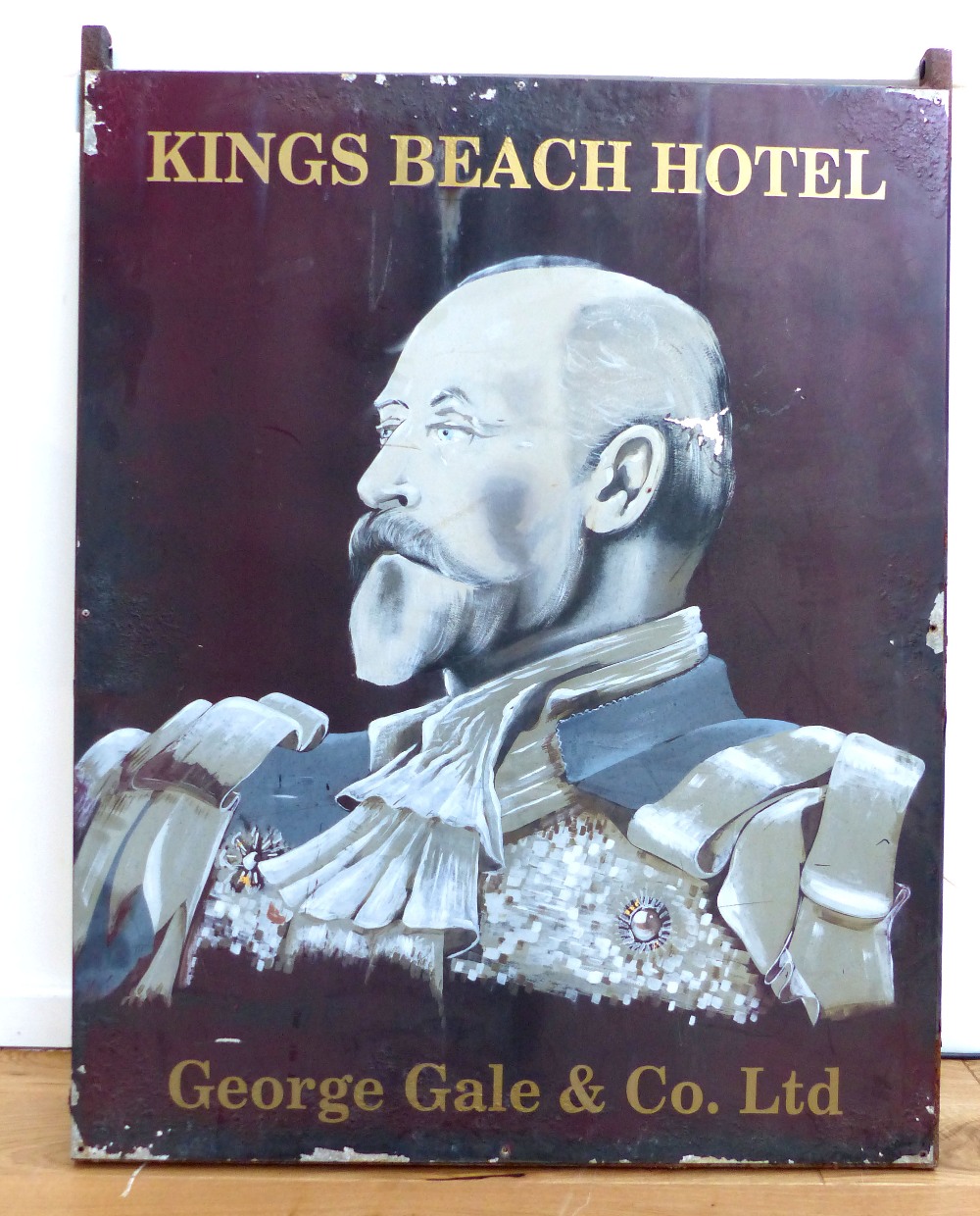 Hanging pub sign, 'Kings Beach House', image of King George, cast iron frame, 102 x 82cm - Image 2 of 2