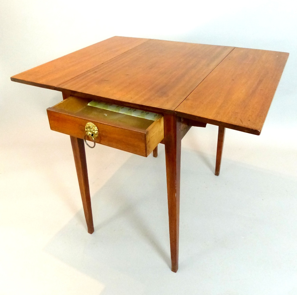 19th century mahogany Pembroke table of Georgian style, single drawer with lion mask handle, - Image 5 of 6