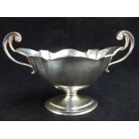 Silver twin handle sauce boat, London 1905,