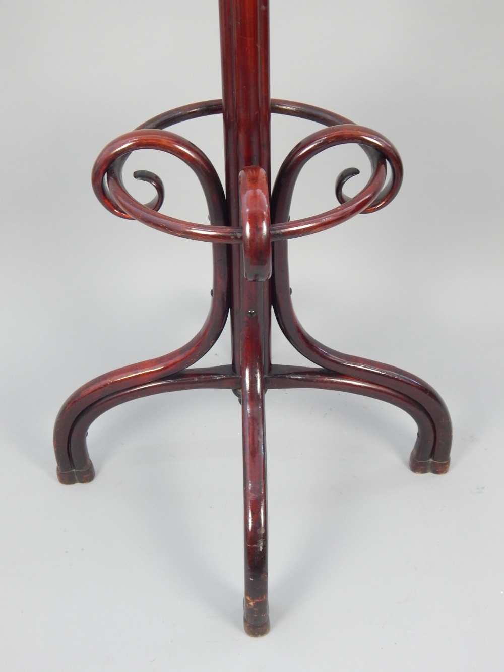 Thonet bentwood coat stand, the eight S-scroll hooks above a cluster column, on downswept legs, - Image 2 of 4
